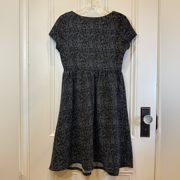 Stork & Babe Black Heathered Capped Sleeved Maternity Dress - Size M - Picture 3 of 4